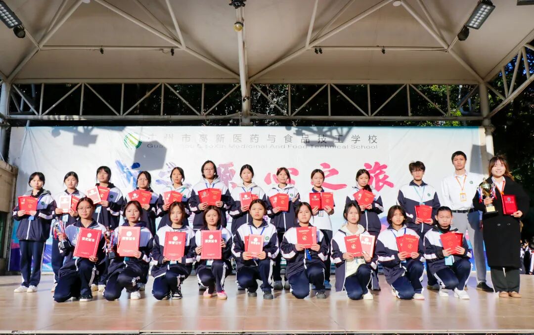 今天，国旗见证了你们的绽放