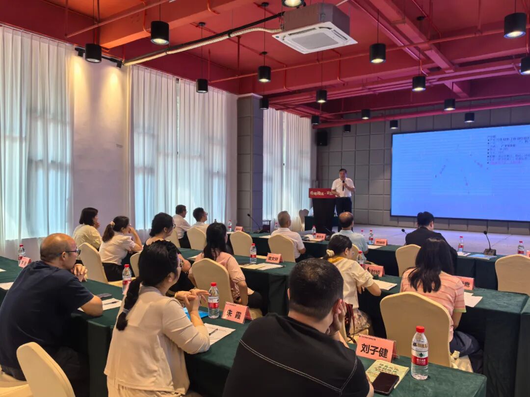 凝心聚力谋发展 砥砺奋进谱新篇——我校召开2024-2025学年总结暨中层干部述职、培训会