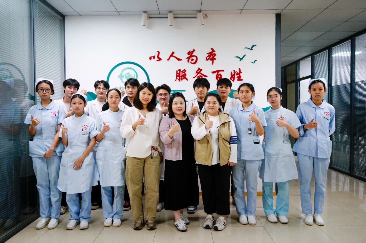 校企合作促成长，实习回访暖人心 | 我校教师深入百姓医疗门诊部关怀实习生